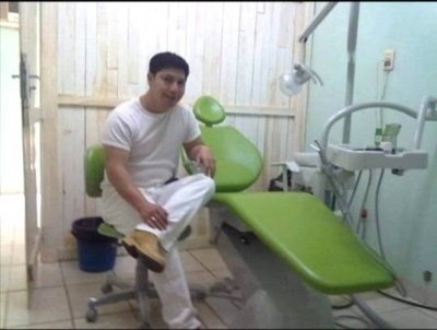 HOY / Mecánico dental que decía  ser doctor, acusado de   "toquetear" a joven paciente