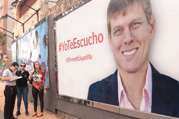 Precandidato asegura que sus carteles no infringen ley electoral