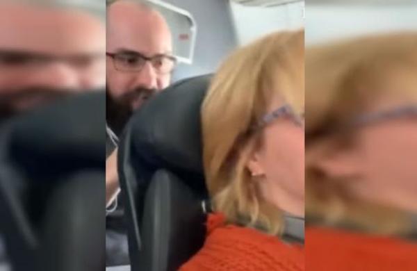 Profesora lleva a los tribunales a hombre que sacudió incesantemente su asiento en un avión - C9N