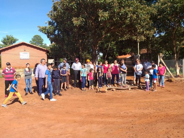Padres protestan en escuela de Juan León Mallorquín por obras inconclusas