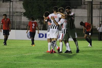 Libertad golea y se recupera - Fútbol - ABC Color