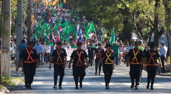 Policía inicia alerta máxima de seguridad desde hoy por la marcha campesina - Informate Paraguay