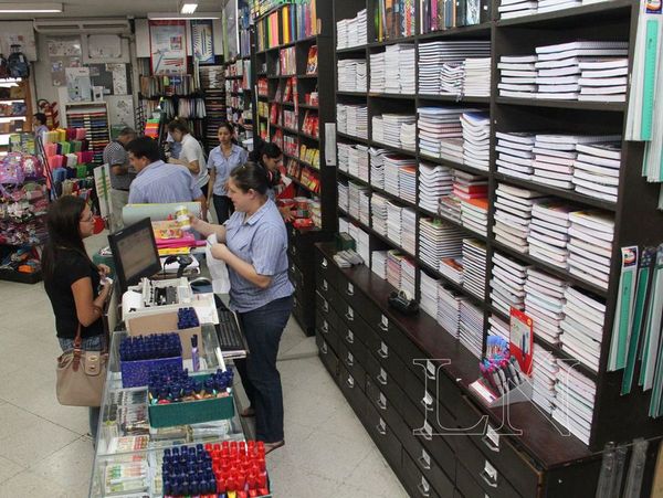 Presentan comparativos de precios de útiles escolares económicos