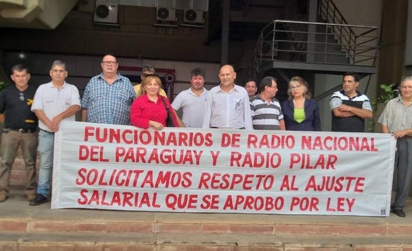 HOY / Funcionarios de Radio Nacional cuestionan incumplimiento del MITIC para lograr reajuste salarial