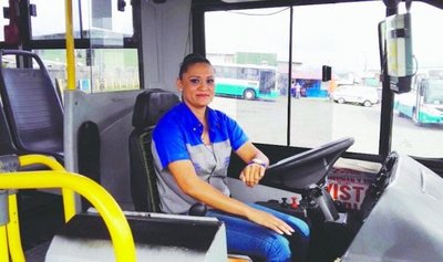 Empresa de transporte busca a mujeres para que sean conductoras | Noticias Paraguay
