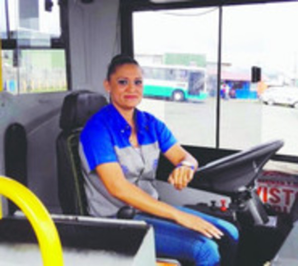 Empresa de transporte quiere a mujeres para que sean conductoras - Paraguay.com