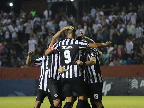 Libertad se aferra a la cima tras vencer a Sol de América
