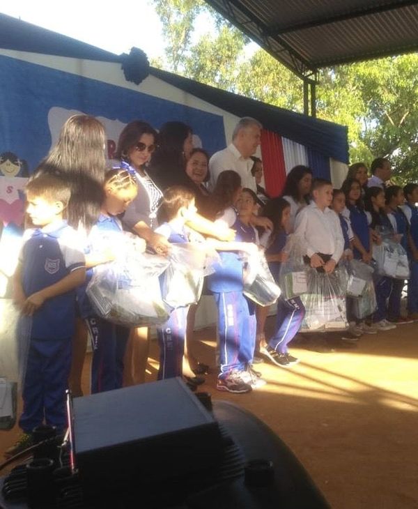 Aseguran que kits escolares se distribuyeron en su totalidad en Amambay - Nacionales - ABC Color