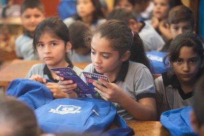 Empresa ome’ê kits escolar omoguahêvo mbo’ehao Nueva Esperanza - ABC Remiandu - ABC Color