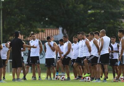 “Adebayor está en condiciones”