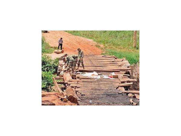 Militares destruyen con explosivos varios puentes en Reserva Morombí
