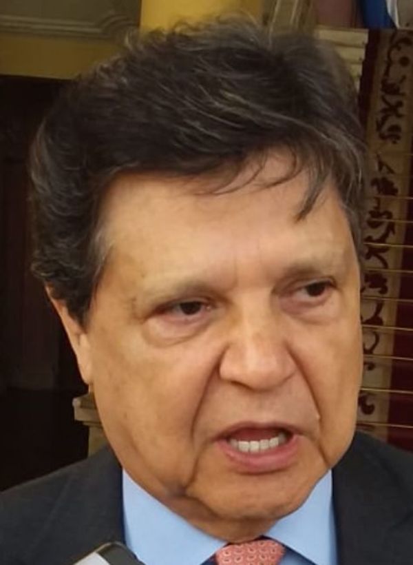 Euclides respalda la gestión de comisario - Política - ABC Color