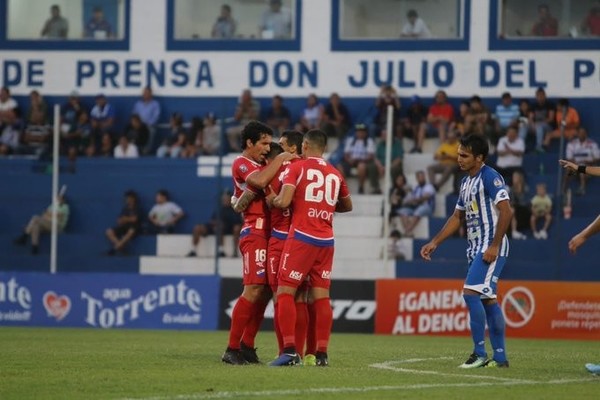La Academia hunde al 12