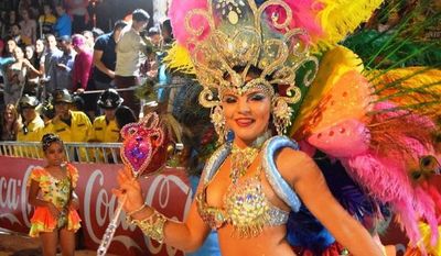 Exitosa y colorida vuelta de carnaval luqueño en el 2020 •