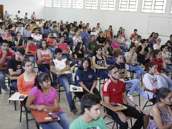 Más de 4.000 jóvenes ya postularon a becas de Itaipú