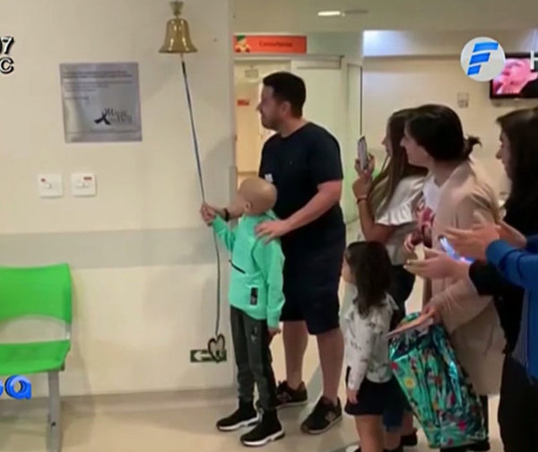 El emocionante gesto de tocar la campana cuando un paciente supera el cáncer