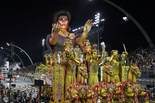 Brasil: Con mucho color, baile y música comenzó su primer día de Carnaval - ADN Paraguayo