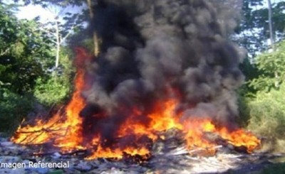 Quema de basuras terminó incinerando vehículos en Puesto Policial
