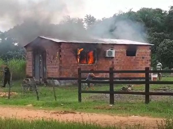 Quemó casa de su doña tras denunciarlo por garrotero