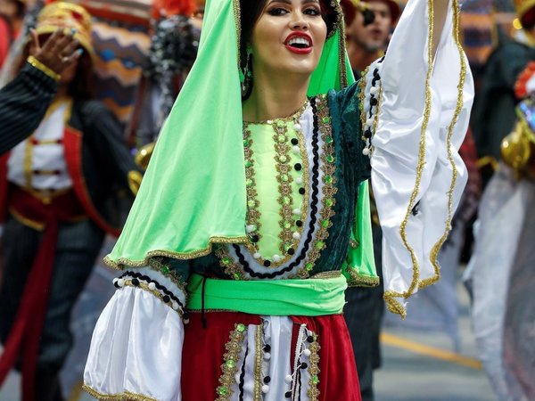 Sao Paulo vibra al ritmo de la samba en su primer día de Carnaval