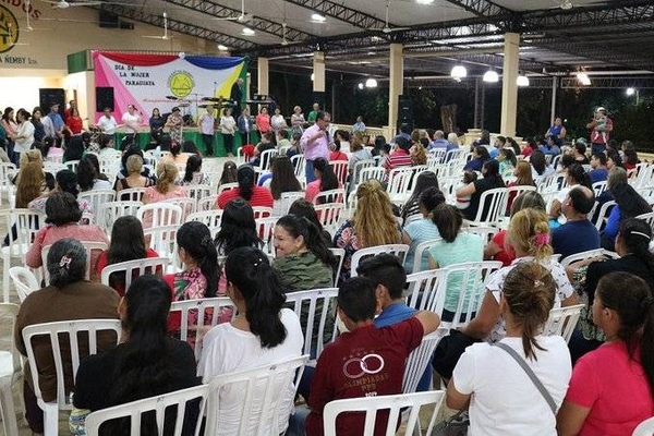 HOY / Ana Geraldo, Presidenta del Comité de Género de la Cooperativa Ñemby y Liz Cristaldo, sobre el festival en homenaje a la Mujer Paraguaya