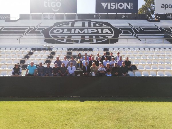 Con presencia de Trovato y los campeones del 79′, inauguran Platea VIP