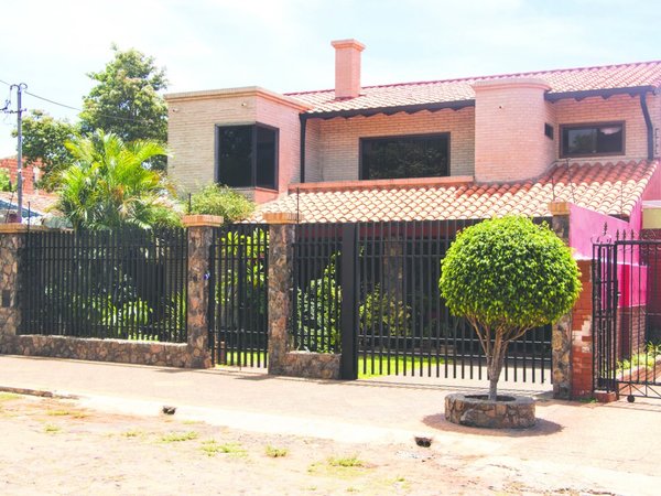 Así es la casa del "chofer de oro"  de Nicanor en Yacyretá