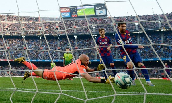 Messi celebra con póquer de goles en la previa al clásico