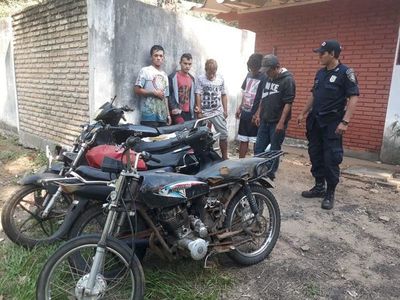 Desbaratan grupo dedicado al hurto de motos y al robo domiciliario - Nacionales - ABC Color