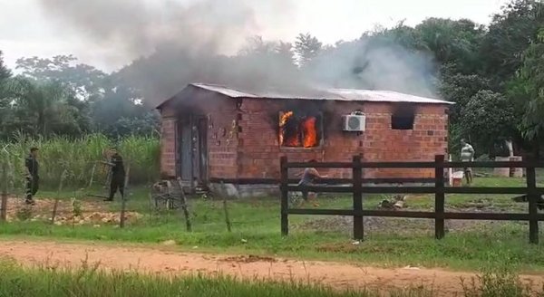 Quemó casa de su doña tras denunciarlo por garrotero
