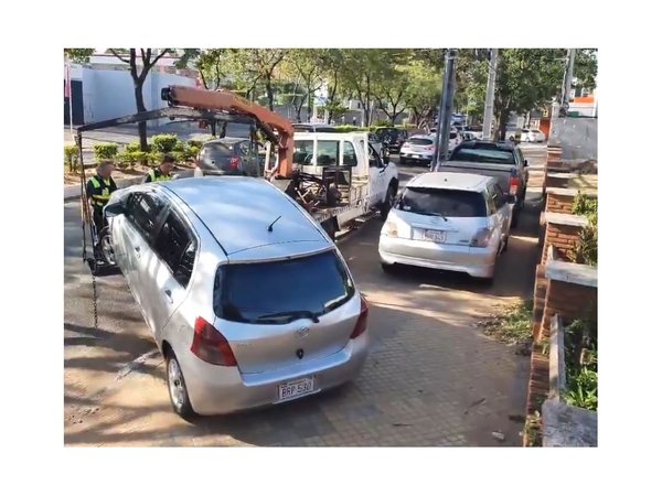Superclásico: PMT retira vehículos de hinchas de las veredas