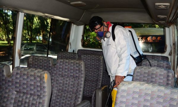 Fumigan transportes escolares en CDE