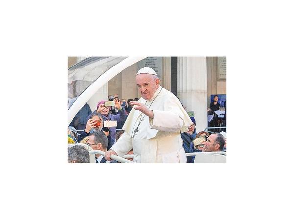 Papa condena a países que “hablan de paz y venden armas”