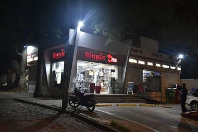 Asaltan un local de una cadena de tiendas en Trinidad - Nacionales - ABC Color