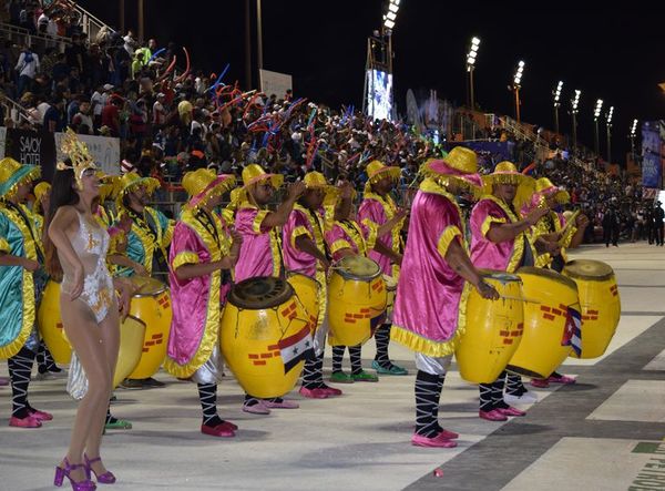 Recta final del carnaval encarnaceno - Cultura - ABC Color