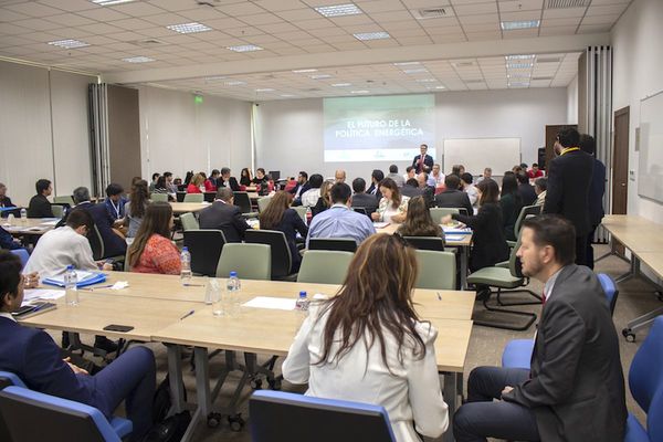 Debate sobre geopolítica de la energía y Anexo C de Itaipú