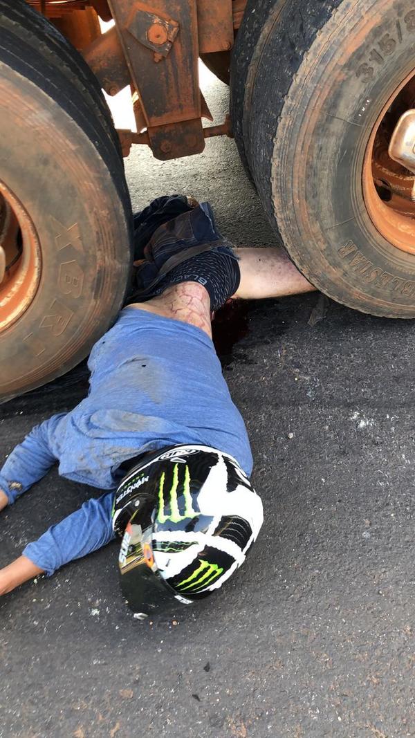 Motociclista muere al estrellarse a más de 200 km por hora contra un camión