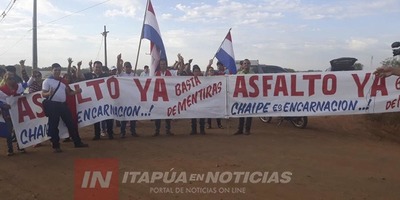 EN CHAIPE LOS VECINOS SE MOVILIZAN EXIGIENDO ASFALTO