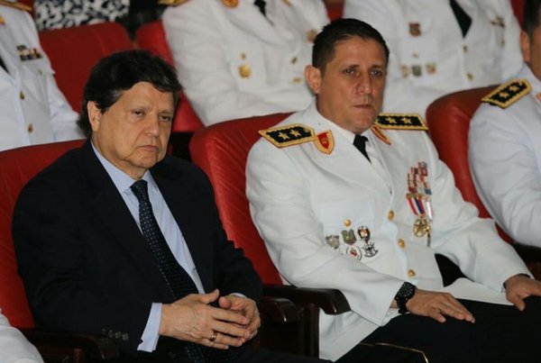 “Hay disposición para que la Policía coopere en tema cuidacoches, pero con abordaje social riguroso”, señala el Ministro del Interior - .::RADIO NACIONAL::.