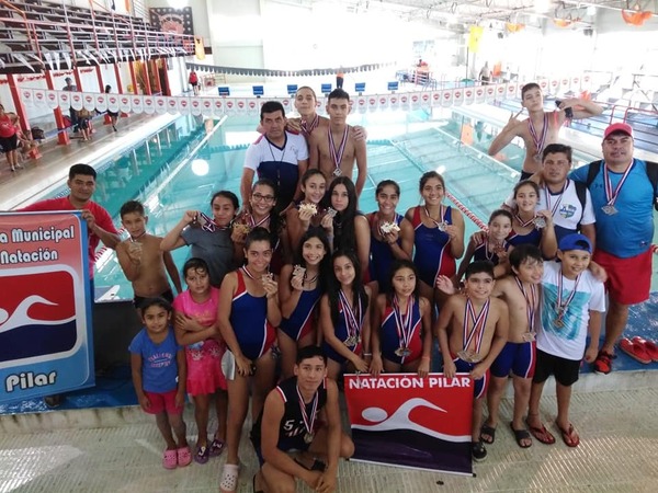Nadadores pilarenses se destacaron en competencia Nacional - .::RADIO NACIONAL::.