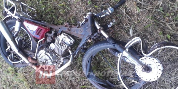 PIRAPÓ: MOTOCICLISTAS ACCIDENTADOS AMANECIERON EN UNA ZANJA.