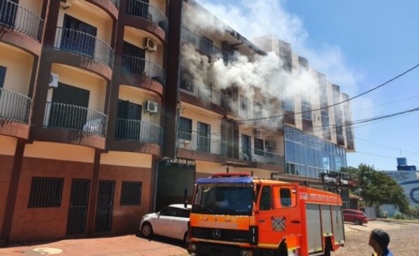 Fuga de gas provoca incendio en departamento