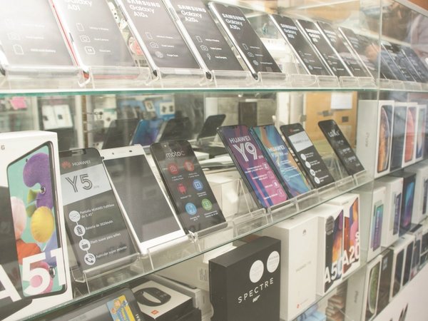 Suben precios de celus en el Mercado 4 por el coronavirus