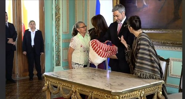 Gobierno entrega aportes a artesanas de todo el país - .::RADIO NACIONAL::.