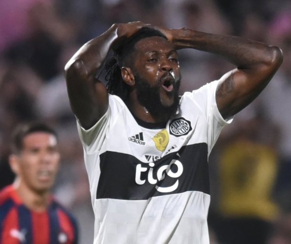 Primeros minutos de Adebayor