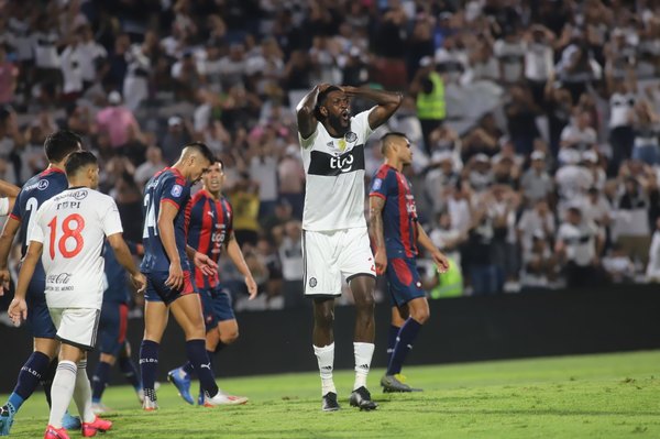 Cerro jugó más 'tranquilo' con Adebayor, contó Patiño