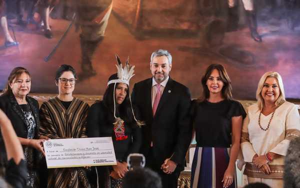 Gobierno entrega asistencia que impactará sobre el trabajo de más de 300 artesanas | .::Agencia IP::.