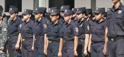 En el Día de la Mujer Paraguaya, 24 agentes femeninas inician el curso de operaciones tácticas para ser Linces - .::RADIO NACIONAL::.