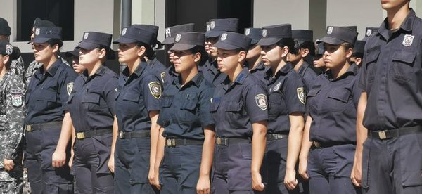 En el Día de la Mujer Paraguaya, 24 agentes femeninas inician el curso de operaciones tácticas para ser Linces - .::RADIO NACIONAL::.