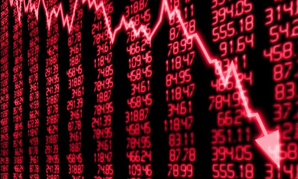 Wall Street abre en rojo y Dow se desploma casi 1.000 puntos por coronavirus